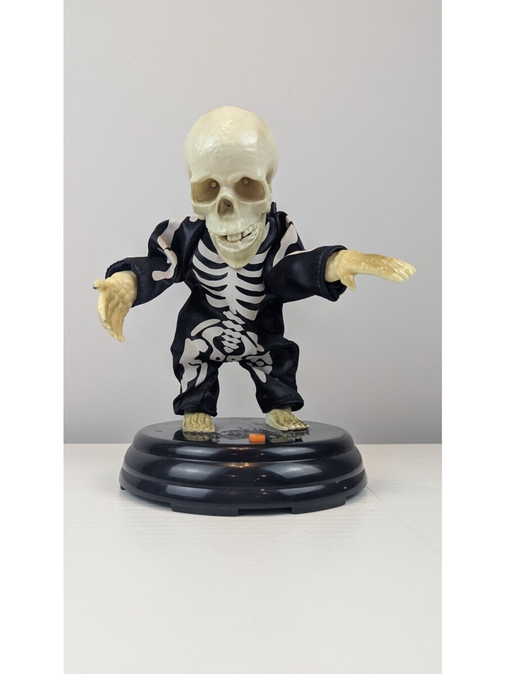 Vintage 2006 Gemmy Groovin' Ghoul Dancing Skeleton Livin' La Vida Loca